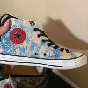 Converse shoes mens 7 womens 9.5